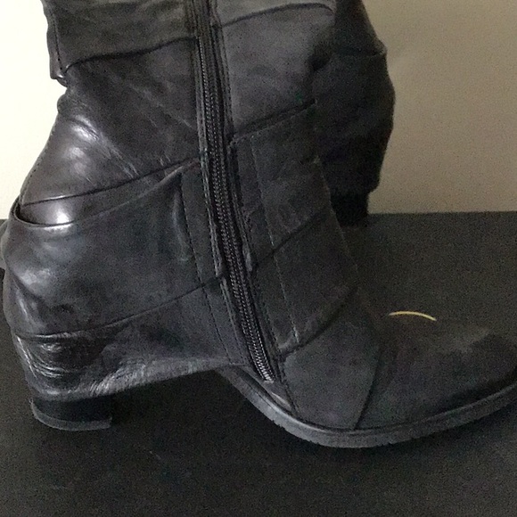 Boots Eject - Picture 3 of 3